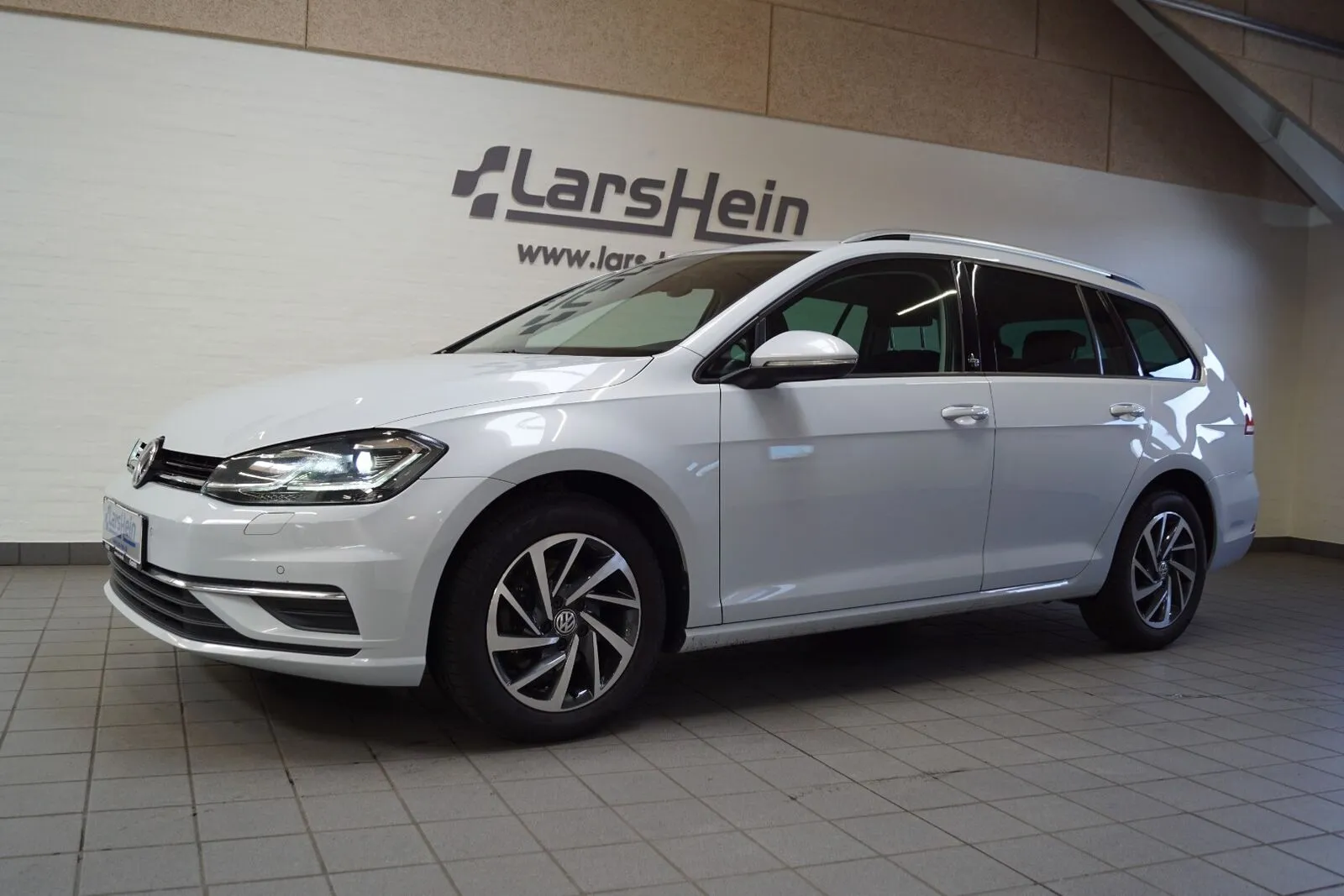 Volkswagen Golf VII 1,6 TDi 115 Sound Variant DSG 5d Image 2